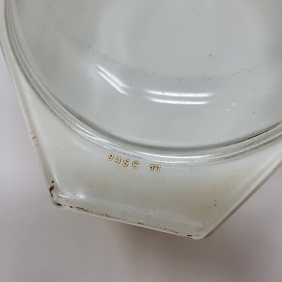 Pyrex Golden Grapes 045 2.5 Quart Casserole with Lid Vintage Promo Tan and Gold - Picture 4 of 13